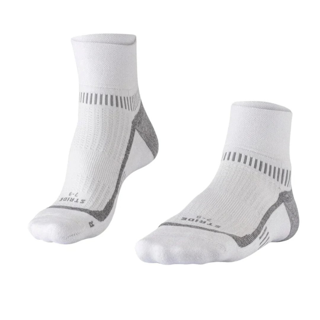 Falke Stride White anklet socks with anatomical fit and half cushioning